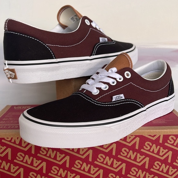 Vans WMNS Era
Color Block Black/Brown
VN0005UEYS8
Sneakers - Picture 9 of 16